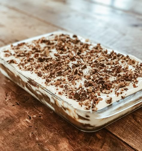 Ice Cream Sandwich Cake Recipe, Sandwich Cake Recipe, Ice Cream Sandwich Dessert, Sandwich Dessert, Ice Cream Dessert Recipe, Easy Ice Cream Sandwiches, Cream Sandwich Cake, Easy Ice Cream Cake, Vegan Tiramisu