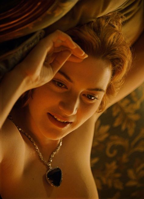 Ignoring People, Titanic Kate Winslet, Female Body Paintings, Titanic Movie, Actrices Hollywood, Couples Poses For Pictures, Kate Winslet, Hot Pics, Indian Actress Hot Pics