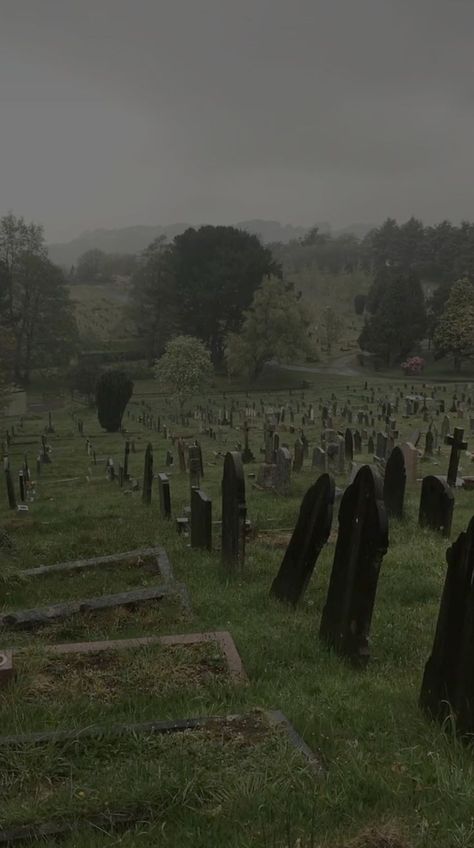 Graveyard Wallpaper Aesthetic, Arsenic Aesthetic, Ominous Aesthetic, Multiverse Aesthetic, Dark Cottagecore Wallpaper, Graveyard Aesthetic, Dark Houses, Cemeteries Photography, Cottagecore Wallpaper