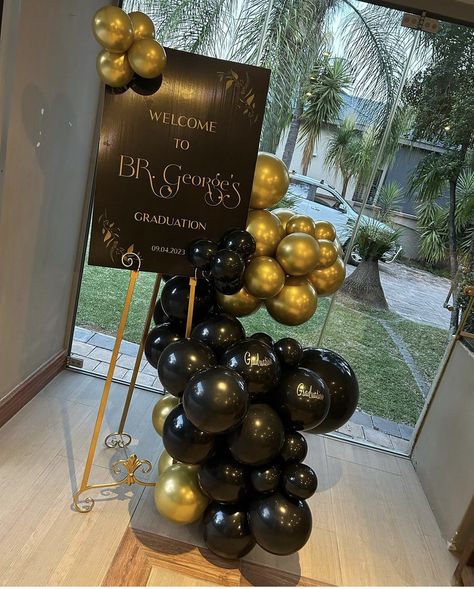 Graduation Home Party Ideas, Retirement Party Balloons, Great Gatsby Balloons, School Banquet Ideas, Black Tie Graduation Party Ideas, All Black Graduation Party, Black Gold Graduation Party Ideas, Graduation Party Decor For Boys, Black And Gold Prom Decorations