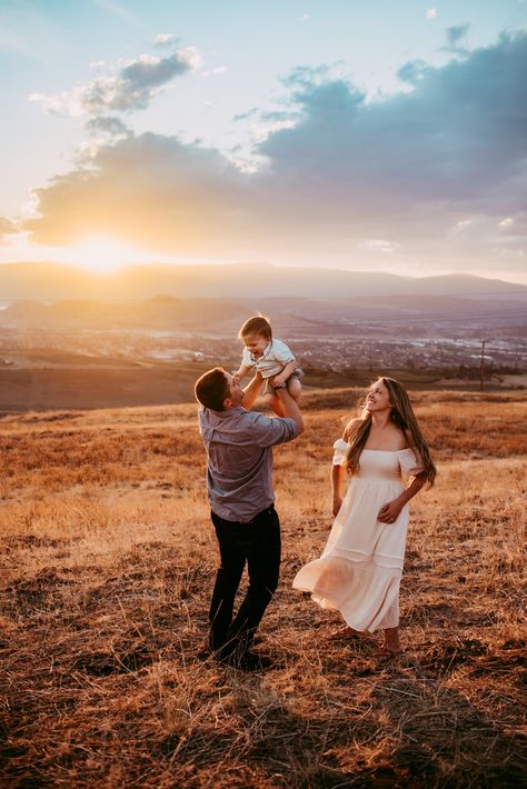 Golden Hour Family Photography, 6 Month Shoot, Golden Hour Family Photos, Twins First Birthday, Autumn Photoshoot, Dawn Photography, Golden Hour Photography, Outdoor Photos, Golden Light