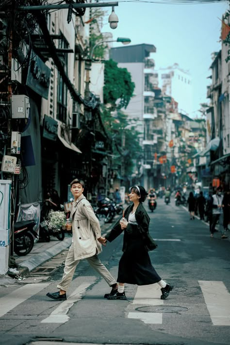 Hong Kong Photoshoot, Prewedding Photography Casual, Pre Nup Photoshoot, Street Prewedding, Prewed Casual, Prewed Concept, Prewed Outdoor, Prenup Photos Ideas, Japan Photoshoot