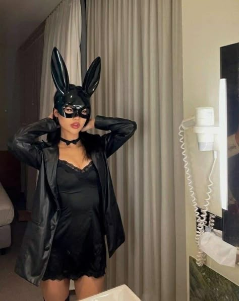 Halloween Costumes For Brunettes, Black Dress Halloween, Black Dress Halloween Costume, Hot Halloween Outfits, Bunny Mask, Trendy Halloween Costumes, Pretty Halloween, Black Halloween Dress, Last Minute Halloween Costumes