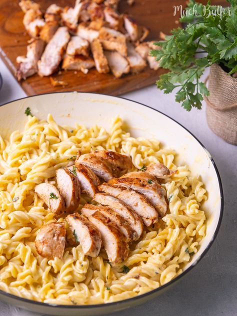 Chicken Alfredo Fusilli Pasta | Creamy, Cheesy, & Tasty - Much Butter Pasta Chicken Alfredo, Pasta With Garlic Bread, Fusilli Pasta Recipe, Fusili Pasta, Fusilli Recipes, Chicken Alfredo Sauce, Creamy Chicken Alfredo, Pasta Fusilli, Pasta With Garlic