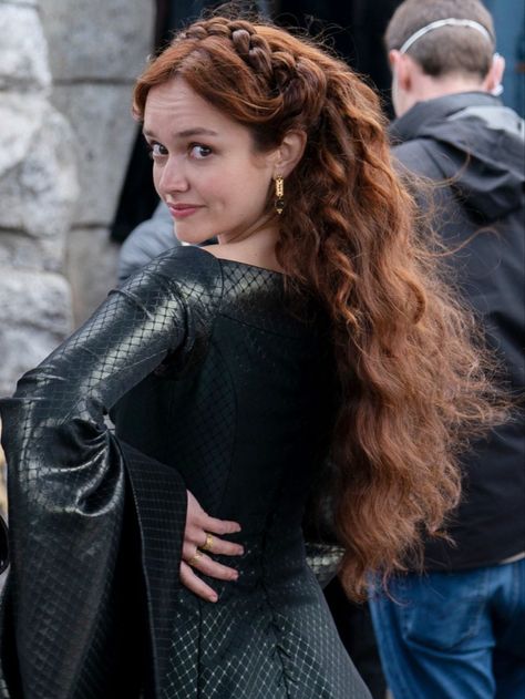 Queen Alicent, Olivia Cooke, Alicent Hightower, Targaryen Aesthetic, House Of Dragons, Ginger Hair, Song Of Ice And Fire, A Song Of Ice And Fire, Ice And Fire