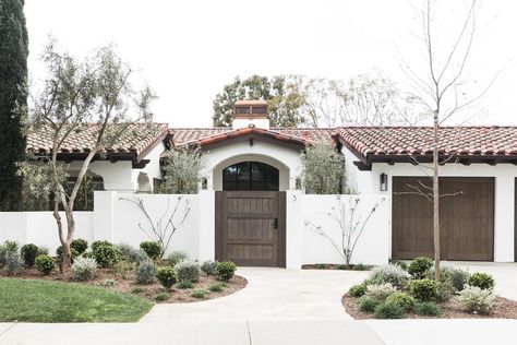 Spanish Style Home Colors Exterior, One Level Spanish Style Homes, Mediterranean Ranch House, Sand Stone House Exterior, Spanish Style Home Landscaping, 2 Story Spanish House Plans, Desert Style Home Exterior, Spanish Homes Exterior Hacienda Style, Spanish Modern Exterior