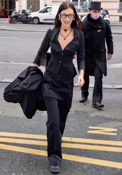 Corporate Core, Corp Core, Bella Hadid Outfits, Geek Chic, Goth Outfits, 가을 패션, Mode Vintage, Mode Inspiration, Office Outfits