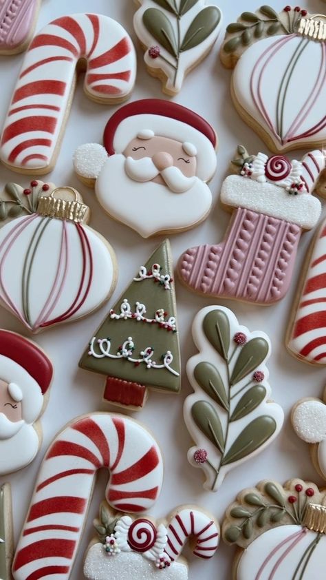 16 Cookies, Christmas Sugar Cookies Decorated, Cute Christmas Cookies, Royal Iced Cookies, Christmas Baking Recipes, Winter Cookie, Christmas Foods, Sugar Cookie Designs, Cookie Party