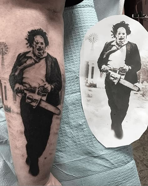 Texas Chainsaw Tattoo Ideas, Slasher Tattoo Ideas, Leather Face Tattoo, Horror Leg Tattoo, Texas Chainsaw Tattoo, Horror Film Tattoo, Captain Spaulding Tattoo, Slasher Tattoo, Leatherface Tattoo