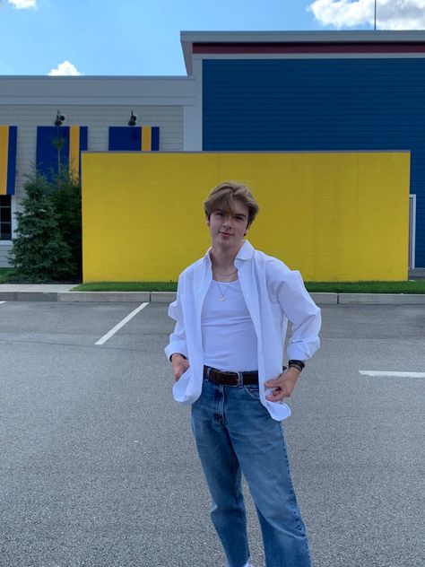 Outfit Man Aesthetic, Blue Oversized Shirt Outfit, Outfits Oversize, Blue Oversized Shirt, Blue Jeans Outfit Men, Outfits Aesthetic Vintage, Oversized Shirt Outfit, Blue Jeans Outfit, White Shirt And Blue Jeans