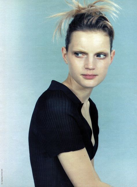 Craig McDean | Guinevere van Seenus | Jil Sander | SS 1996 | Glazegasm Gen X Soft Club Aesthetic, 90s Fashion Grunge Hairstyles, Gen X Soft Club, Jil Sander 90s, Guinevere Van Seenus, Top Azul, Craig Mcdean, Amber Valletta, Art 2023