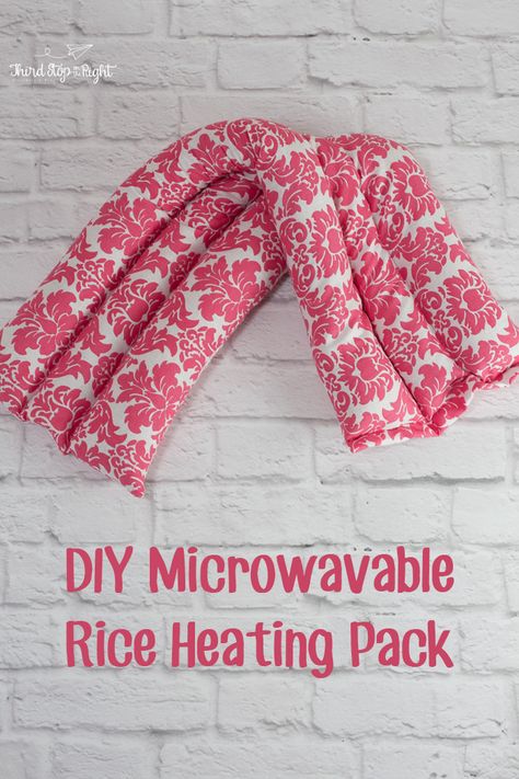 This DIY Microwavable Heating Pack heating pad is really easy to make and is great for relieving tension in backs and shoulders. #ad #StopPainNow Homemade Heating Pad, Diy Heating Pad, Joululahjat Diy, Rice Heating Pads, Rice Pack, Heat Bag, Heating Pads, Sew Ins, Beginner Sewing