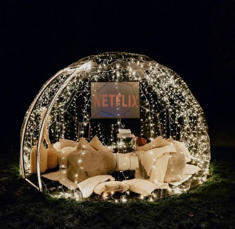 Garden Igloo, Glamping Pods, Garden Pods, Luxury Picnic, Dream Dates, Romantic Date Night Ideas, Outdoor Cinema, Bubble Tent, Backyard Movie