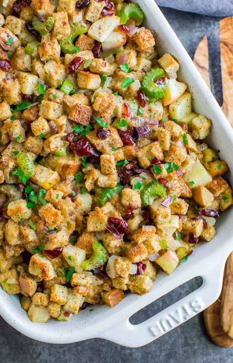 Baked Apple Cranberry Stuffing Recipe - Peas and Crayons Apple Cranberry Stuffing, Cranberry Dressing, Dressing Thanksgiving, Thanksgiving Cranberry, Cranberry Stuffing, Apple Stuffing, Vegetarian Stuffing, Sausage Stuffing Recipe, Turkey Stuffing Recipes