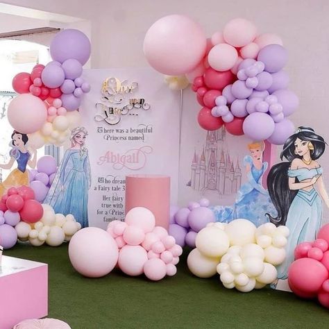 Disney Princess Balloon Garland, Princess Balloon Garland, Frozen Theme Party Decorations, Princess Bday Party, Princess Balloon, Butterfly Baby Shower Decorations, Princess Balloons, Disney Party Ideas, Girl Birthday Ideas