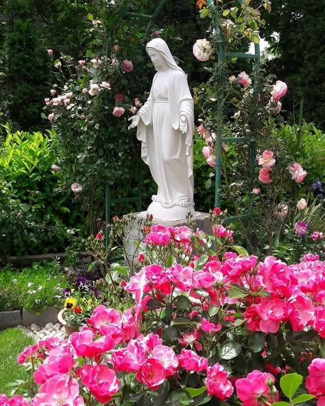 Mother Mary Statue Garden, Mother Mary Garden Ideas, Marian Garden Ideas, Garden Altar Ideas, Virgin Mary Garden Shrine, Outdoor Virgin Mary Garden, Mary Grotto Backyard, Marian Garden Catholic, Grotto Design Backyards