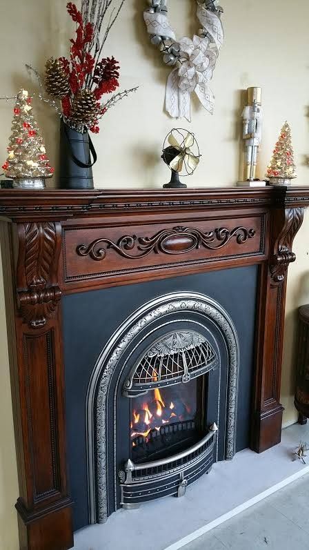 Cafe Fireplace, Small Fireplaces, 1920s Fireplace, Outdoor Fireplace Plans, Design Camino, Diy Outdoor Fireplace, Gas Insert, Wood Mantel, Gas Fireplace Insert