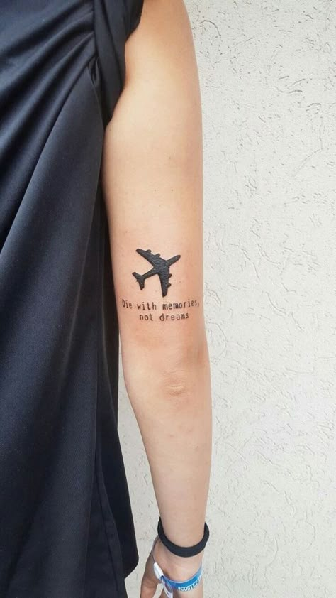 Tatuagem Masculina Pequena, Airplane Tattoos, Tattoo Placements, Fan Tattoo, Travel Tattoos, Forearm Tattoo Design, Inspiration Tattoos, Diy Tattoo, Tattoo Designs And Meanings