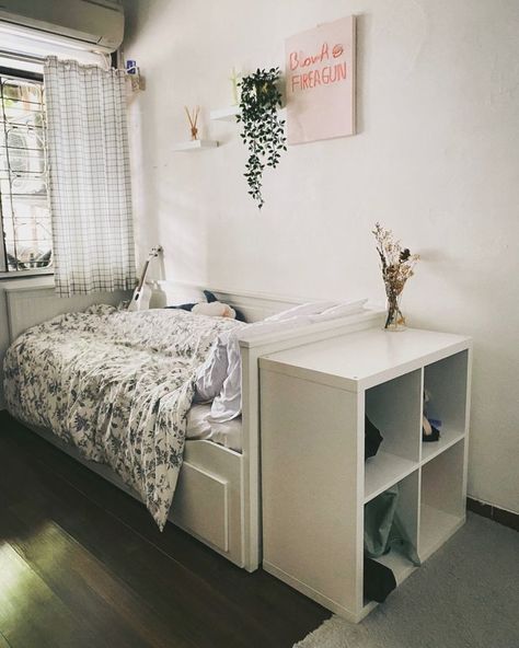 Ikea Small Bedroom Ideas, Daybed Room Ideas, Ikea Small Bedroom, Daybed Bedroom, Cama Ikea, Daybed Room, Small Guest Bedroom, Small Bedroom Ideas, Ikea Bed