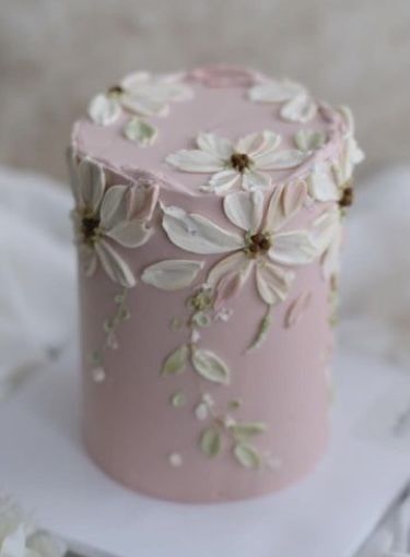 Tall Cake Ideas, Floral Cake Design Birthday, Simple Floral Cake, Cake Design Birthday, Floral Cake Design, Tall Cake, Pastry Chocolate, Lavender Cake, Birthday Cake Decorating Ideas