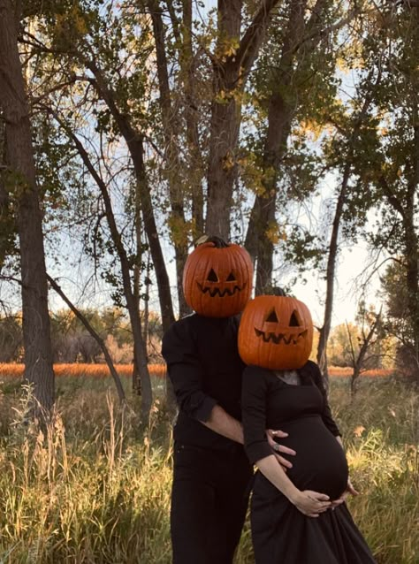 Pumpkin Maternity Photos, Halloween Baby Announcement, Fall Maternity Shoot, Maternity Photography Fall, Fall Maternity Pictures, Halloween Maternity, Baby Bump Photoshoot, Fall Maternity Photos, Halloween Pregnancy Announcement