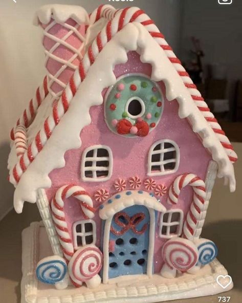 Gingerbread House Ideas Easy, Gingerbread Birdhouse, Pastel Gingerbread, Christmas Tree Gingerbread, Gingerbread House Ideas, Pastel Christmas Decor, Gingerbread House Candy, Gingerbread House Designs, Candy Christmas Tree