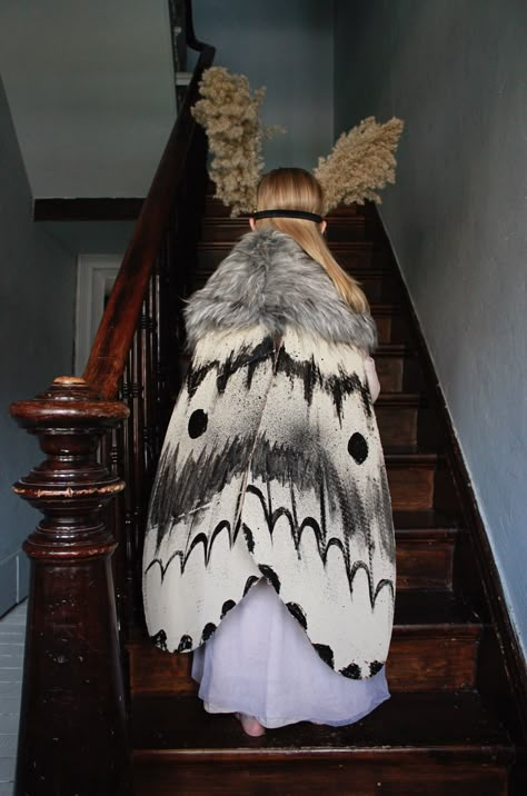 Halloween Moth Costume Moth Costume Diy, Moth Costume, Halloween Moth, Moth Wings, Witch Costumes, Diy Kostüm, Smen, Fantasias Halloween, Costume Diy