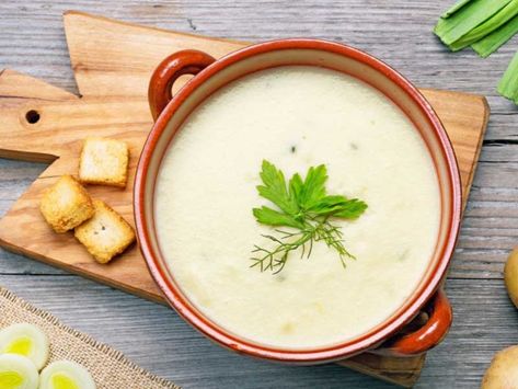 French recipe for potato soup Soups For Winter, Leek Potato Soup, Leek Potato, Creamy Chicken Noodle, French Potatoes, Week Recipes, Classic French Onion Soup, Low Calorie Cooking, Ancient Recipes