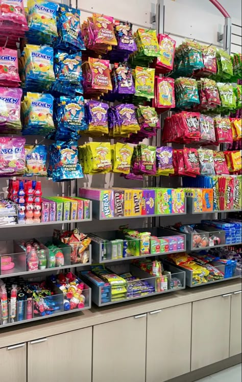 Home Candy Store Ideas, Candy Shop Display Ideas, Candy Store Display Ideas, Candy Shop Ideas Design, Candy Storage Ideas, Japanese Candy Shop, Candy Display Ideas, Botique Interiors Ideas, Candy Closet