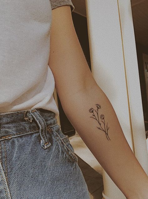 Small Forearm Tattoo Placement, Tatoos Woman Forearm, Single Flower Forearm Tattoo, Flower Inner Arm Tattoos For Women, Flower Tattoo Placement Ideas Arm, Delicate Inner Arm Tattoo, Dainty Flower Forearm Tattoo, Flower Inner Forearm Tattoo, Small Flower Tattoo Wrist