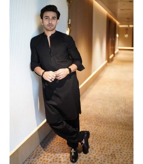 My new luv..🤣🤣🤣 Jamai ke same black suit baniye diyechilam...ek din o pore nai...valo hoise...nayok der dekhe crush khabo khali🤣🤣🤣 Black Pathani, Kurta Designs Men's, Eid Kurta, Pathani For Men, Pathani Suit, Grey Eagle, Men Attire, Kurta Top, Kurta Pajama Men