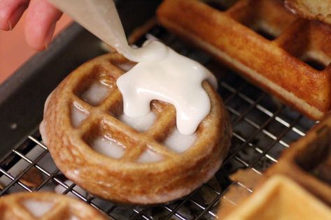 Wonut - Waffle Donut - Here's Where to Get Them - Thrillist Donut Waffles, Waffle Truck, Waffle Cakes, Waffle Bread, Waffle Donuts, Waffle Ideas, Waffle Sandwiches, Chicago Spring, Yummy Waffles