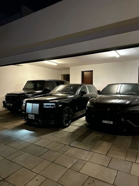 Luxury Classy Aesthetic, Luxury Lifestyle Black Aesthetic, Rolls Royce Cullinan Black Badge Mansory, Black Rolls Royce Cullinan, Black Car Collection, Cars Aesthetic Black, G Wagon Wallpapers, Black Luxury Cars, G Wagon Black