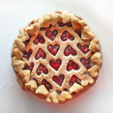 I Heart U Pie Crust | 25+ Decorative Pie Crust Ideas Pie Crust Art, Decorative Pie Crust, Pie Crust Designs, Pie Decoration, Pretty Food, Pie Crust, Pie Recipes, A Heart, Cooking And Baking