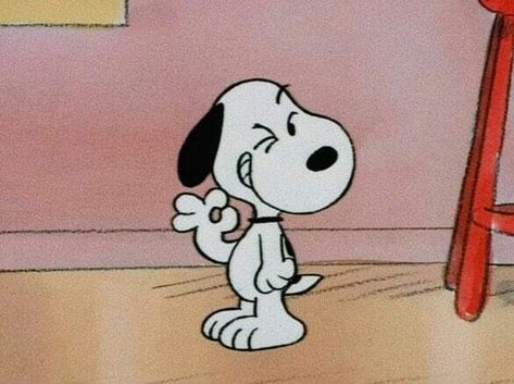 Aesthetic Snoopy, Simpsons Meme, Snoopy Drawing, Editor Video, Snoopy Cartoon, Vintage Cartoons, Snoopy Images, Snoopy Wallpaper, Snoopy Pictures