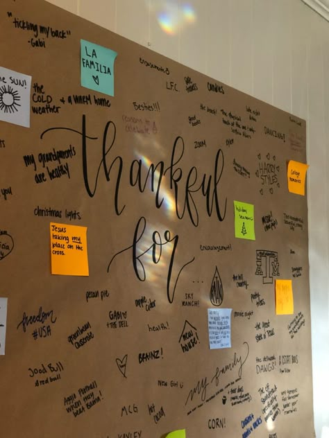 College home thanksgiving decoration Friendsgiving Thankful Wall, Thankful Wall Ideas, Office Thanksgiving Ideas Decor, We Are Thankful For Bulletin Board, Christian Party Decorations, High School Ministry Room, Christian School Decor, Worship Night Set Up, What Are You Thankful For Bulletin Board