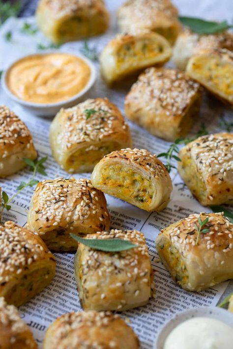 Everybody’s favourite party food! These easy chicken sausage rolls feature a juicy chicken mince, vegetable and sage filling encased in flaky, buttery puff pastry. They’re easy to whip up, ready in 30 minutes and are a guaranteed crowd pleaser! Chicken Sausage Puff Pastry, Chicken Sausage Rolls Recipes, Chicken Sausage Rolls, Sausage Puffs, Puff Pastry Chicken, Chicken Puffs, Sausage Rolls Recipe, Honey Mustard Dipping Sauce, Chicken Mince