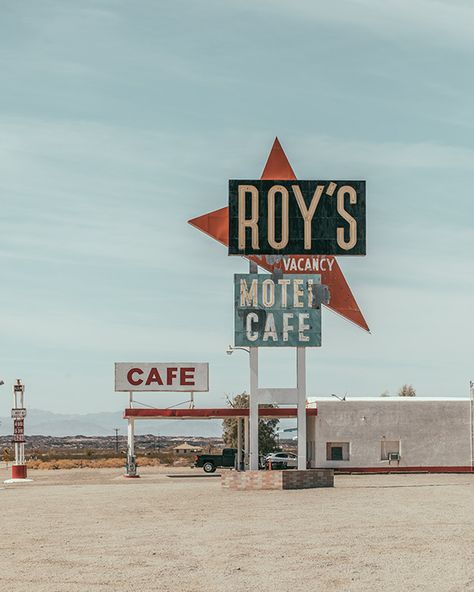 Southwest Aesthetic, Billy Connolly, Desert Aesthetic, California Photos, California Desert, Zz Top, Retro Sign, Old Signs, California Dreamin'