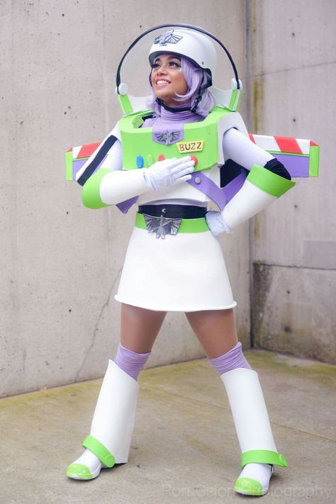 Disfraz Buzz Lightyear, Poc Cosplay, Disfraz Toy Story, Carnaval Ideas, Buzz Lightyear Costume, Toy Story Party Decorations, Toy Story Costumes, Creative Costume, Cosplay Idea