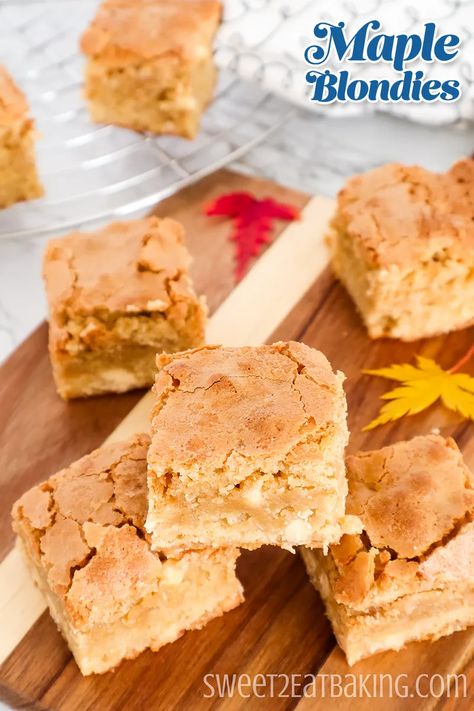 Maple Apple Blondies Recipe, Fall Blondies, Maple Brownies, Glazed Apple Maple Blondies, Pumpkin Maple Blondies, Maple Butter Blondies, Maple Butter Blondie, Maple Bars Recipe, Maple Dessert Recipes