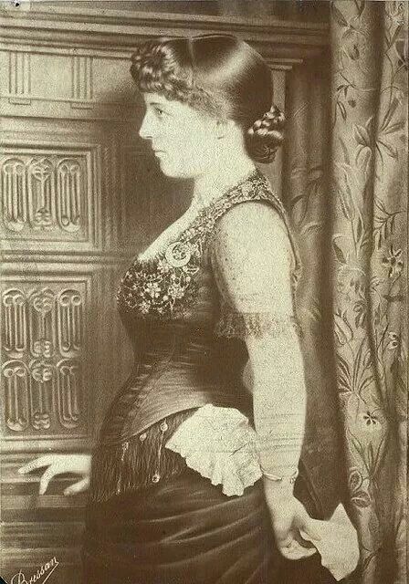 Pregnant Victorian lady. They were almost NEVER photographed! Pregnant Celebrity, Lillie Langtry, Victorian Life, Pregnant Celebrities, Victorian Women, Interesting History, The Victorian Era, White Photo, Women In History