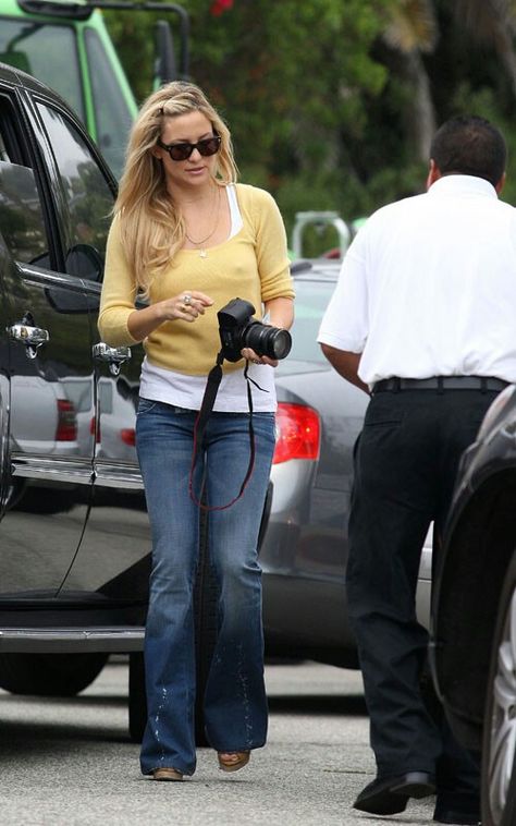 Kate Hudson in Frankie B. Jeans # women's fashion # denim pants # medium vintage wash # low waist # straight fit # Frankie B Jeans, Denim Pants Fashion, Denim Fashion Women, Kate Hudson, Style Statement, Low Waist, Celebrities Female, Denim Fashion, Denim Pants