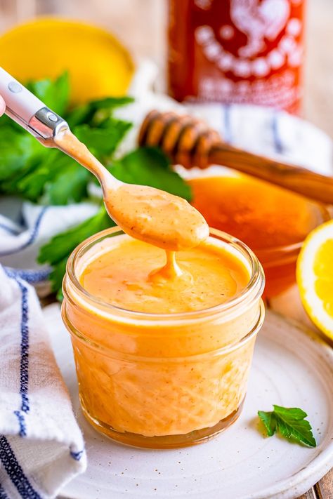 Mayo Sauce Recipe, Cajun Mayo, Mayo Sauces, Bloomin Onion Sauce, Sweet N Sour Sauce, Sriracha Mayo Recipe, Sriracha Mayo Sauce, Chicken Enchilada Soup Crock Pot, Crab Cake Sandwich