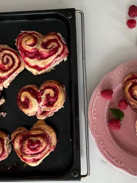 heart shaped cinnamon rolls, valentines day, valentines day baking, heart rolls, cute valentines gift Cinnamon Roll Valentine, Heart Food Shaped, Heart Shaped Baking Ideas, Valentine’s Day Baked Goods, Heart Cinnamon Rolls, Heart Rolls, Heart Shaped Foods, Shaped Cinnamon Rolls, Heart Shaped Snacks