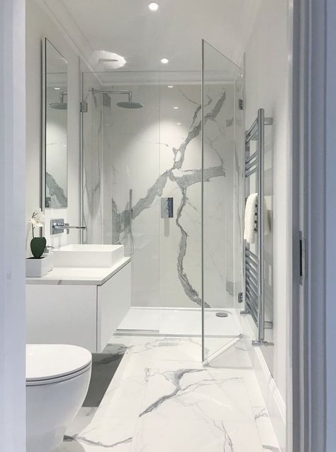 Makeover Kamar Mandi, White Marble Bathrooms, Marble Tile Bathroom, Bilik Air, Bathroom Inspiration Modern, Washroom Design, Bad Inspiration, Small Bathroom Makeover, Bathroom Redesign