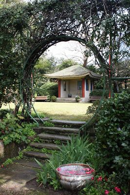 Moon Gates, Garden Archway, Moon Gate, Moon Garden, Back Ground, Garden Structures, Garden Cottage, Garden Gates, Zen Garden