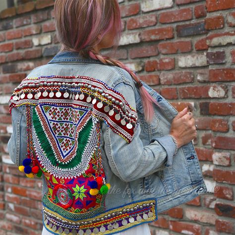 Embellished Denim Banjara Jacket Diy Denim Jacket, Embellished Denim Jacket, Boho Denim, Outfit Mujer, Embellished Jeans, Embellished Denim, Altered Couture, Altering Clothes, Denim Diy