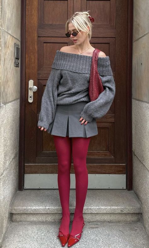 Red Tights Outfit, Burgundy Tights, Ballet Flats Outfit, Red Tights, Stockings Outfit, Trendy Outfits Winter, Chique Outfits, Flats Outfit, Fashion Tights