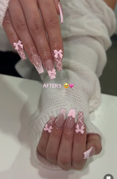 Nails Inspiration With Charms, Long Square Nails Ideas, Nail Charm Ideas, Pink Nails With Charms, Square Nails Ideas, Nails With Charms, Daisy Acrylic Nails, Cute Pink Nails, Long Square Nails