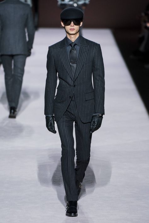 Tom Ford Autumn/Winter 2019 Ready-To-Wear Collection Tom Ford Menswear, Tom Ford Suit, Ivy League Style, Tom Ford Men, Men Fashion Casual Outfits, Calvin Klein Men, Suit Up, Trends 2022, Gentleman Style